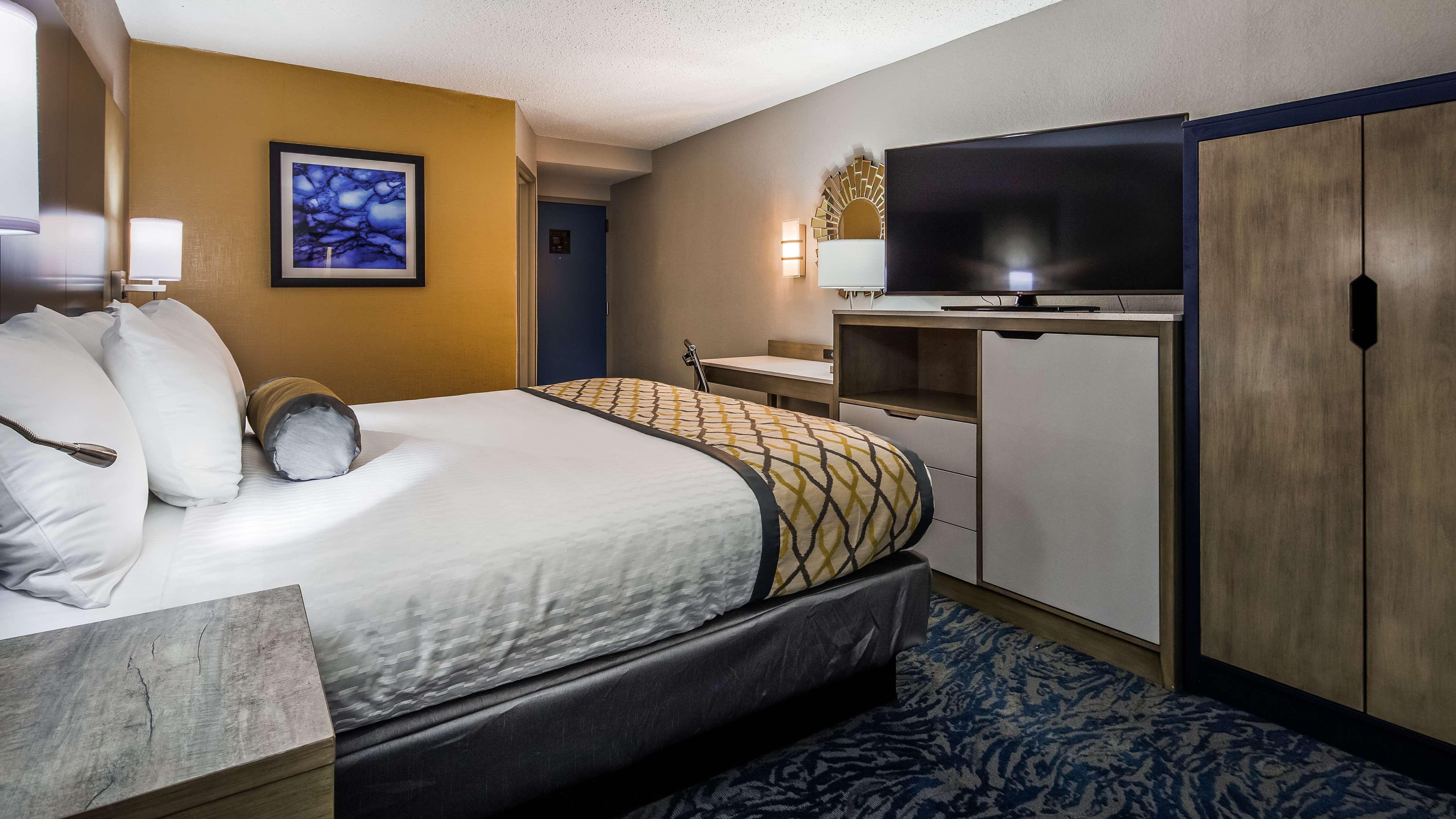 Best Western Plus Bloomington East Exterior photo