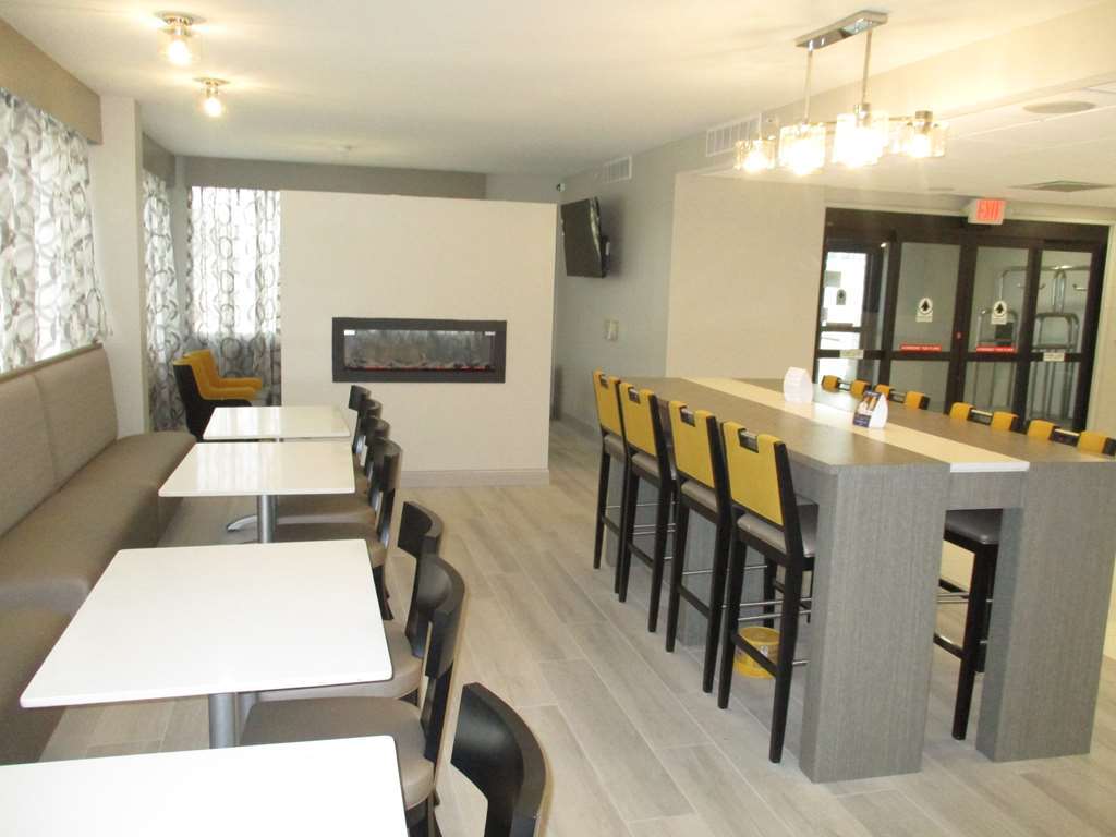Best Western Plus Bloomington East Restaurant photo